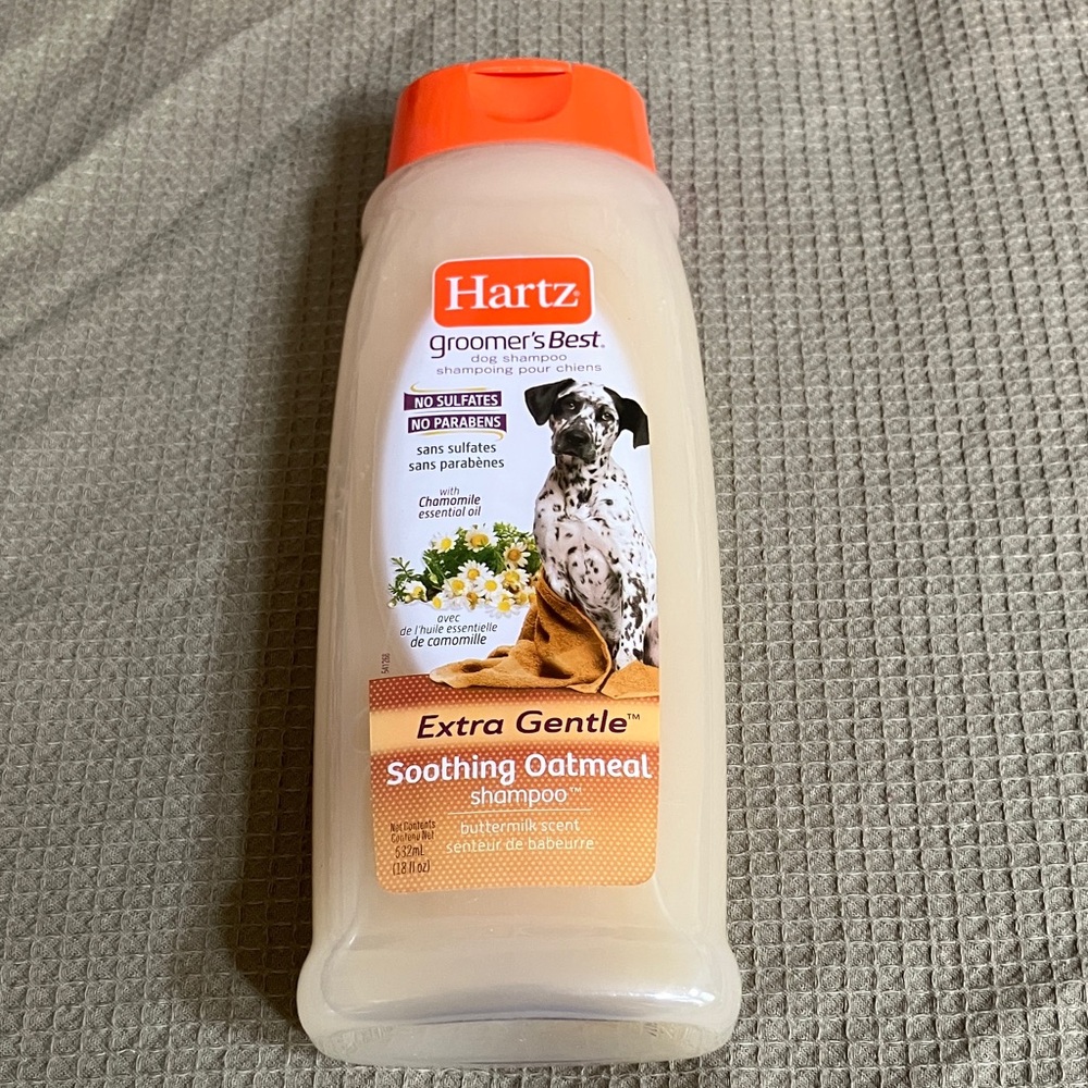 Hartz Extra Gentle Soothing Oatmeal Dog Shampoo. NWOT.